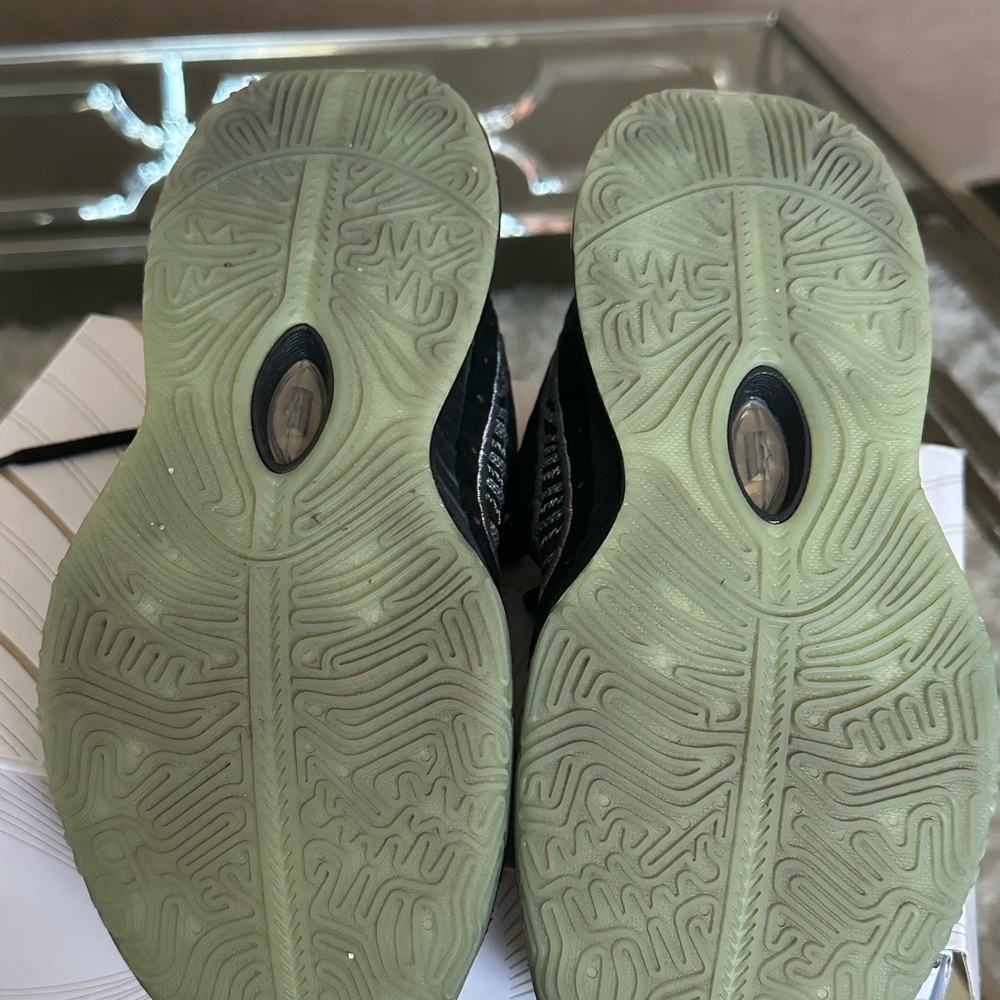 LeBron XXI SE (GS) Sneakers - Picture 4 of 6